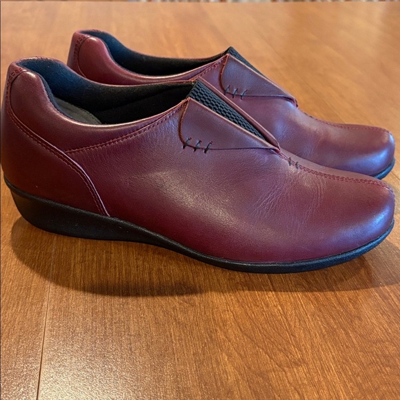 Drew Harper women’s shoes maroon color size 10 medium. - Picture 8 of 12